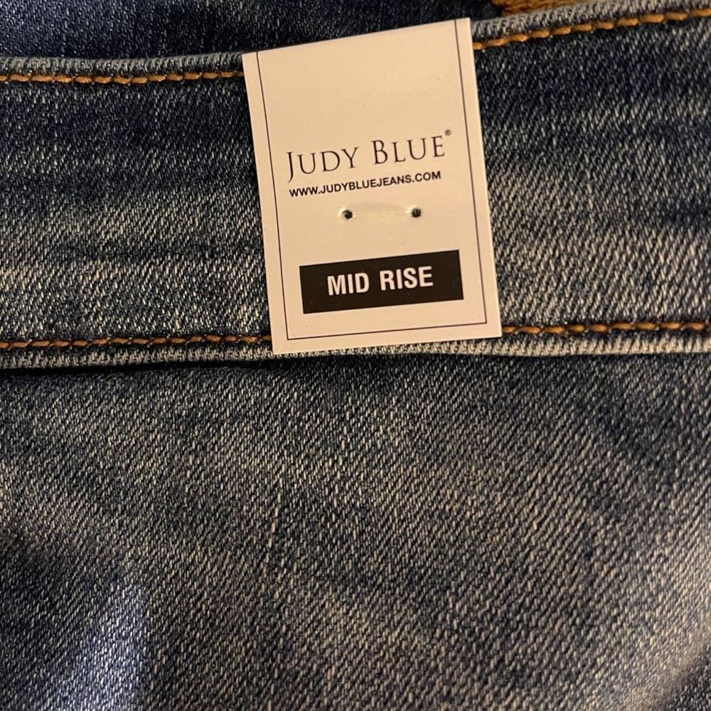 NWT Women’s Judy Blue Skinny Fit Distressed Jeans. Size 24W - Picture 5 of 6
